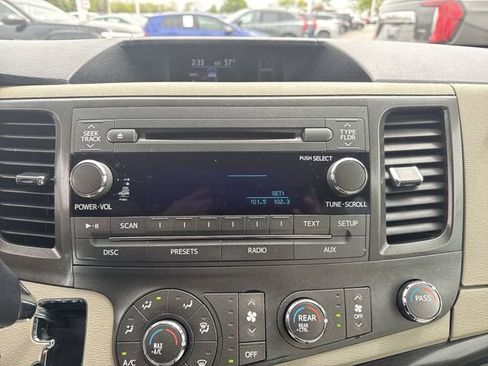 Used 2012 Toyota Sienna LE w/ Towing Pkg FWD image 13