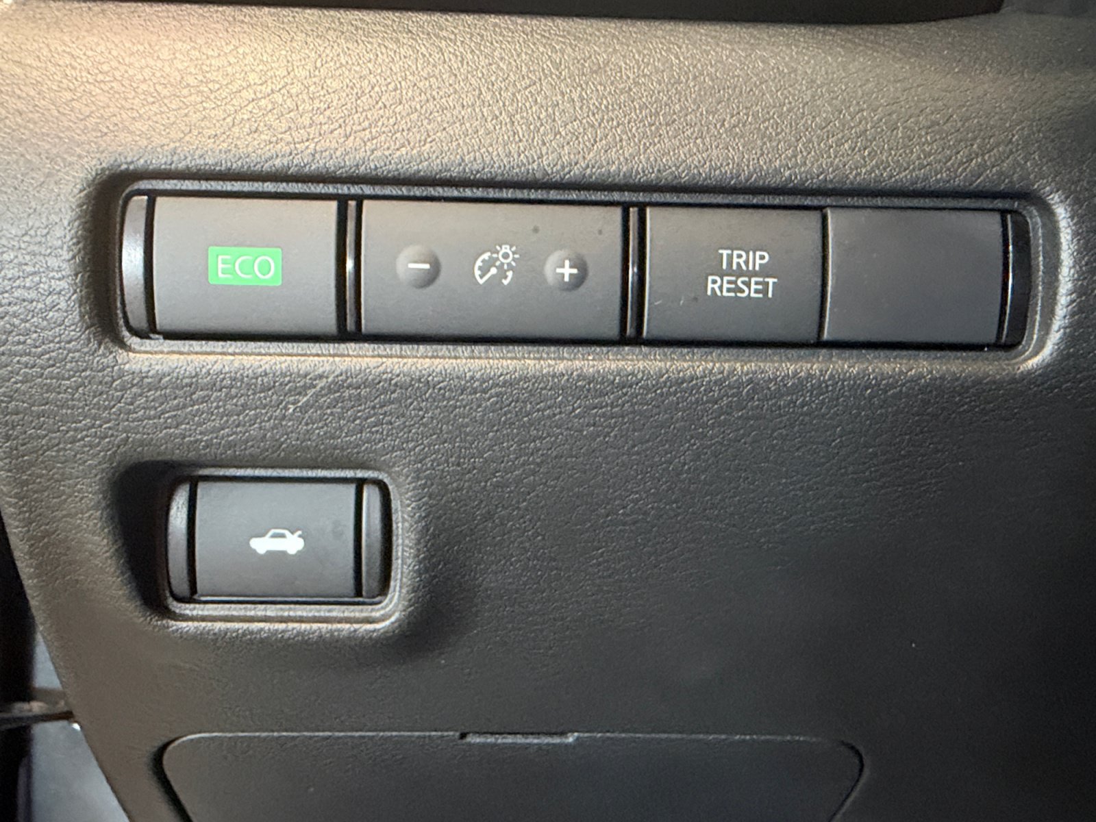 Used 2025 Nissan Sentra SV w/ All-Weather Package FWD image 27