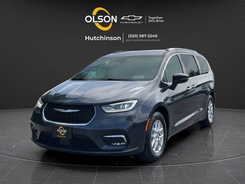 Used 2021 Chrysler Pacifica Touring-L FWD image 9