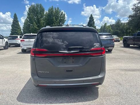 Used 2021 Chrysler Pacifica Touring-L FWD image 6