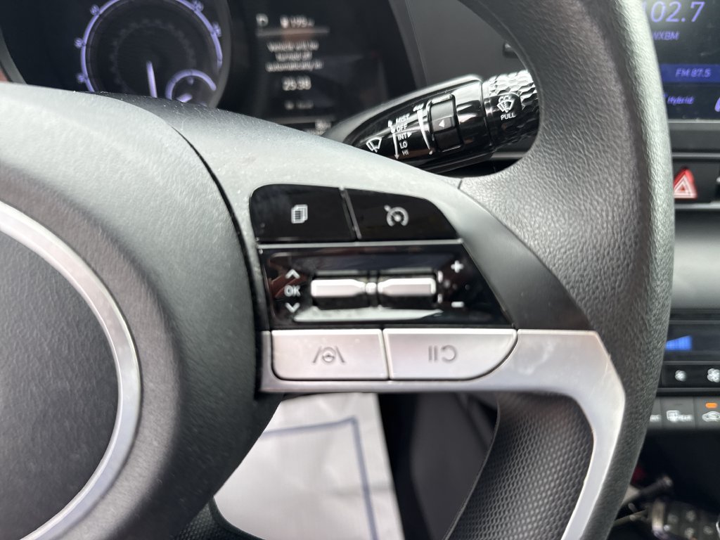 Used 2022 Hyundai Elantra Blue FWD image 21