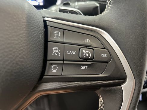 Used 2025 Jeep Grand Cherokee Altitude AWD/4WD image 48