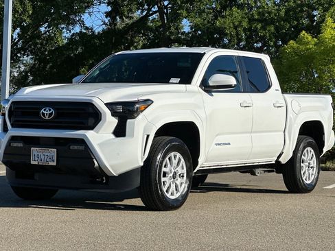 Certified 2025 Toyota Tacoma SR5 image 9