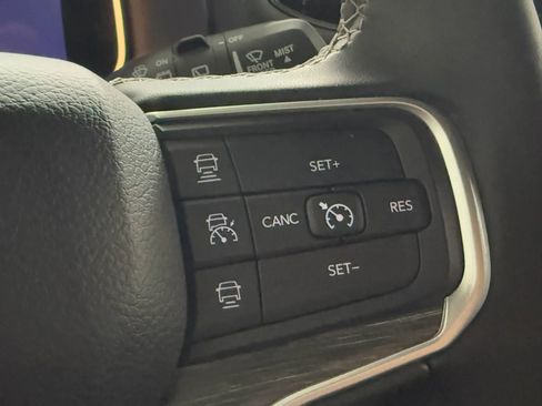 Used 2024 Jeep Wagoneer Series II w/ Flexible Seating Group image 31