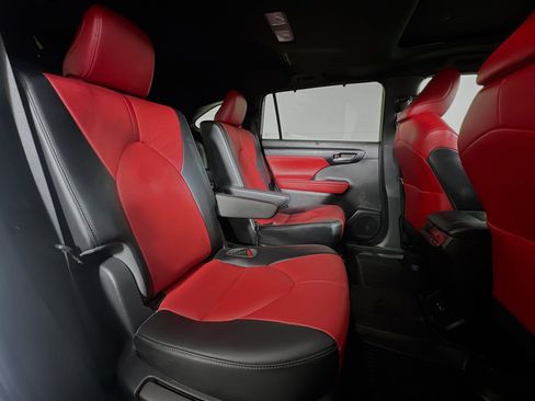 Used 2023 Toyota Highlander XSE image 23