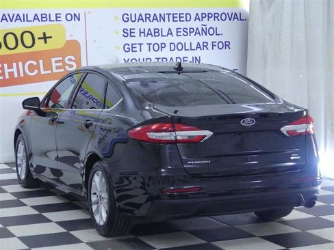 Used 2020 Ford Fusion SE FWD image 5