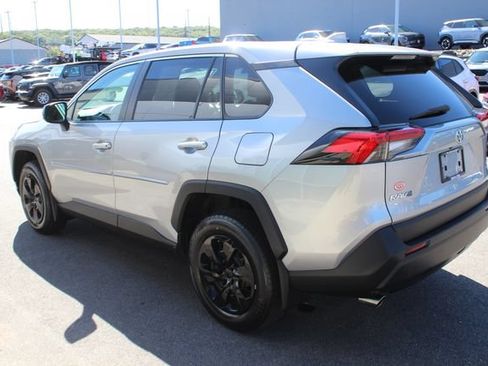 Used 2022 Toyota RAV4 LE AWD/4WD image 26