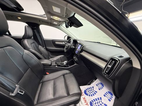 Used 2024 Volvo XC40 B5 Plus image 22