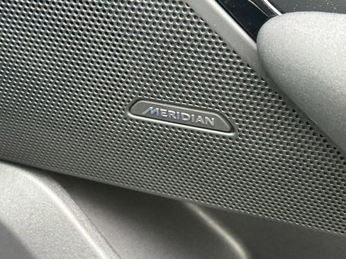 Certified 2025 Land Rover Range Rover Velar S image 16