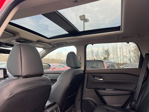 Used 2023 Nissan Rogue SL w/ SL Premium Package image 27