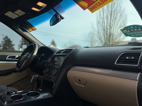 Used 2016 Ford Explorer XLT w/ Equipment Group 201A image 6