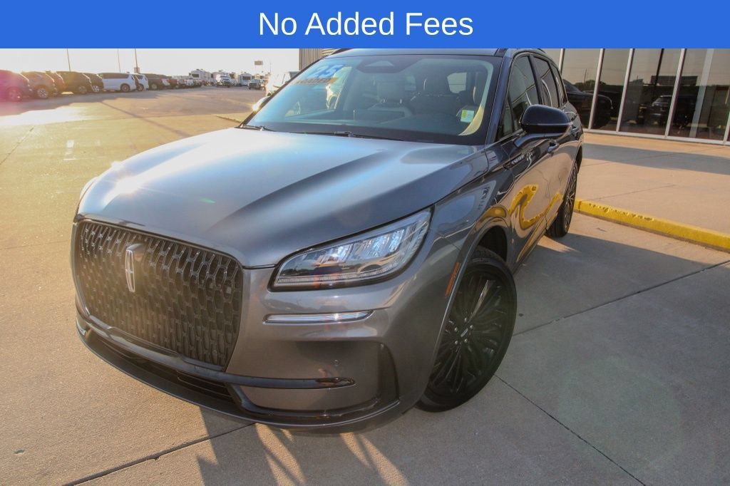 Used 2025 Lincoln Corsair AWD w/ Equipment Group 101A image 1