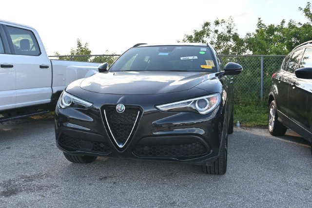 Used 2023 Alfa Romeo Stelvio Ti AWD/4WD image 4