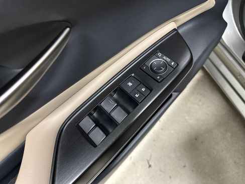 Used 2020 Lexus ES 300h w/ Premium Package FWD image 9