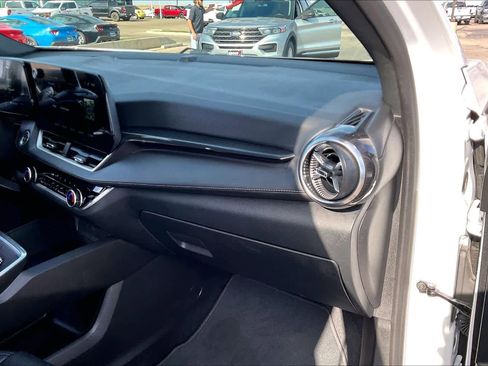 Used 2025 Chevrolet Equinox LT w/ Convenience Package II image 17