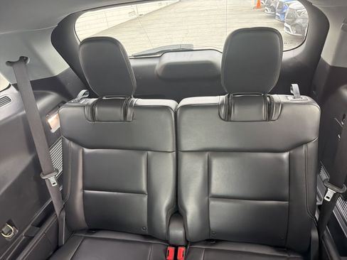 Used 2021 Ford Explorer XLT w/ Equipment Group 202A image 8