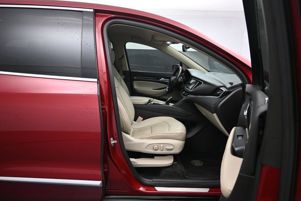 Certified 2018 Buick Enclave Essence FWD image 27