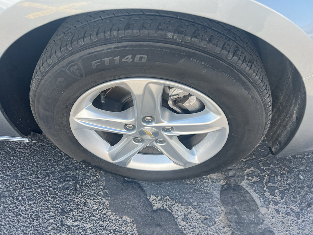 Used 2024 Chevrolet Malibu LT FWD image 2