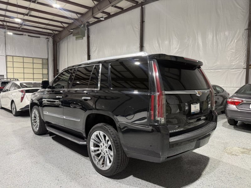 Used 2018 Cadillac Escalade Premium Luxury w/ LPO, Radiant Package AWD/4WD image 14