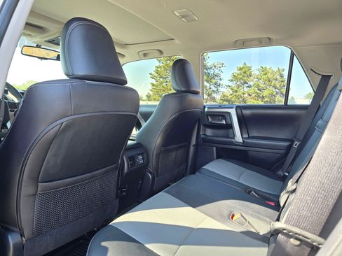 Used 2018 Toyota 4Runner SR5 Premium AWD/4WD image 11