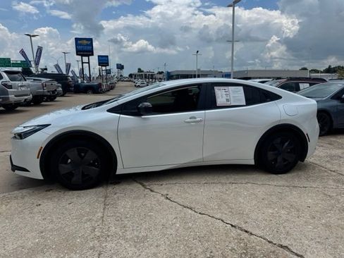 Used 2026 Toyota Prius LE FWD image 4