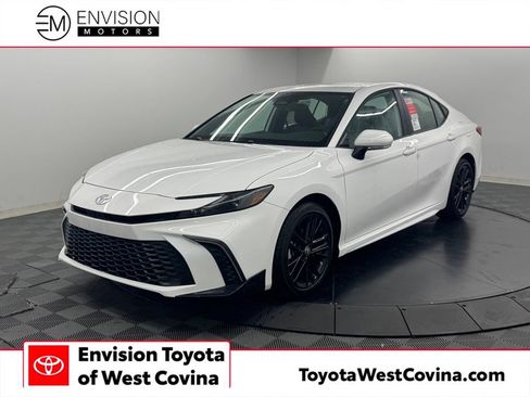 Used 2026 Toyota Camry SE FWD image 1