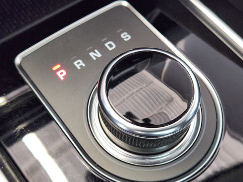 Used 2019 Jaguar F-PACE Premium image 10