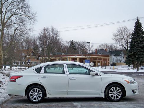 Used 2015 Nissan Altima 2.5 S w/ Power Driver Seat Package FWD image 9