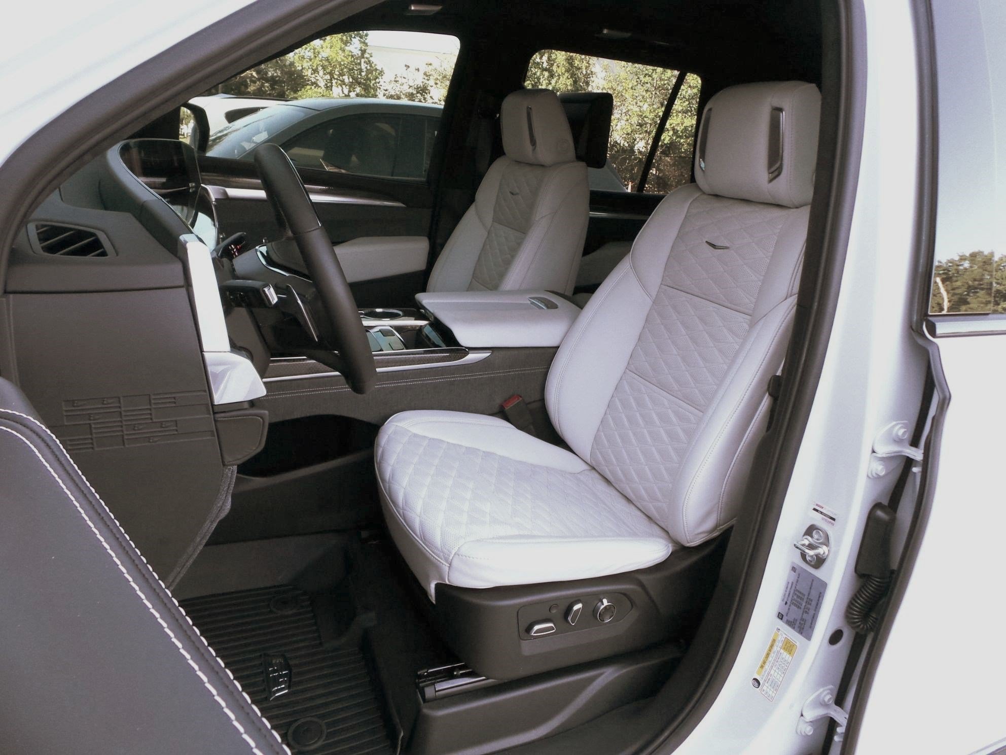 Used 2026 Cadillac Escalade V AWD/4WD image 11
