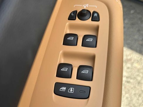 New 2025 Volvo XC60 B5 Ultra w/ Protection Package Premier image 21