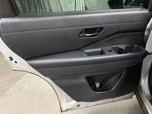 Used 2024 Nissan Pathfinder SV FWD image 17