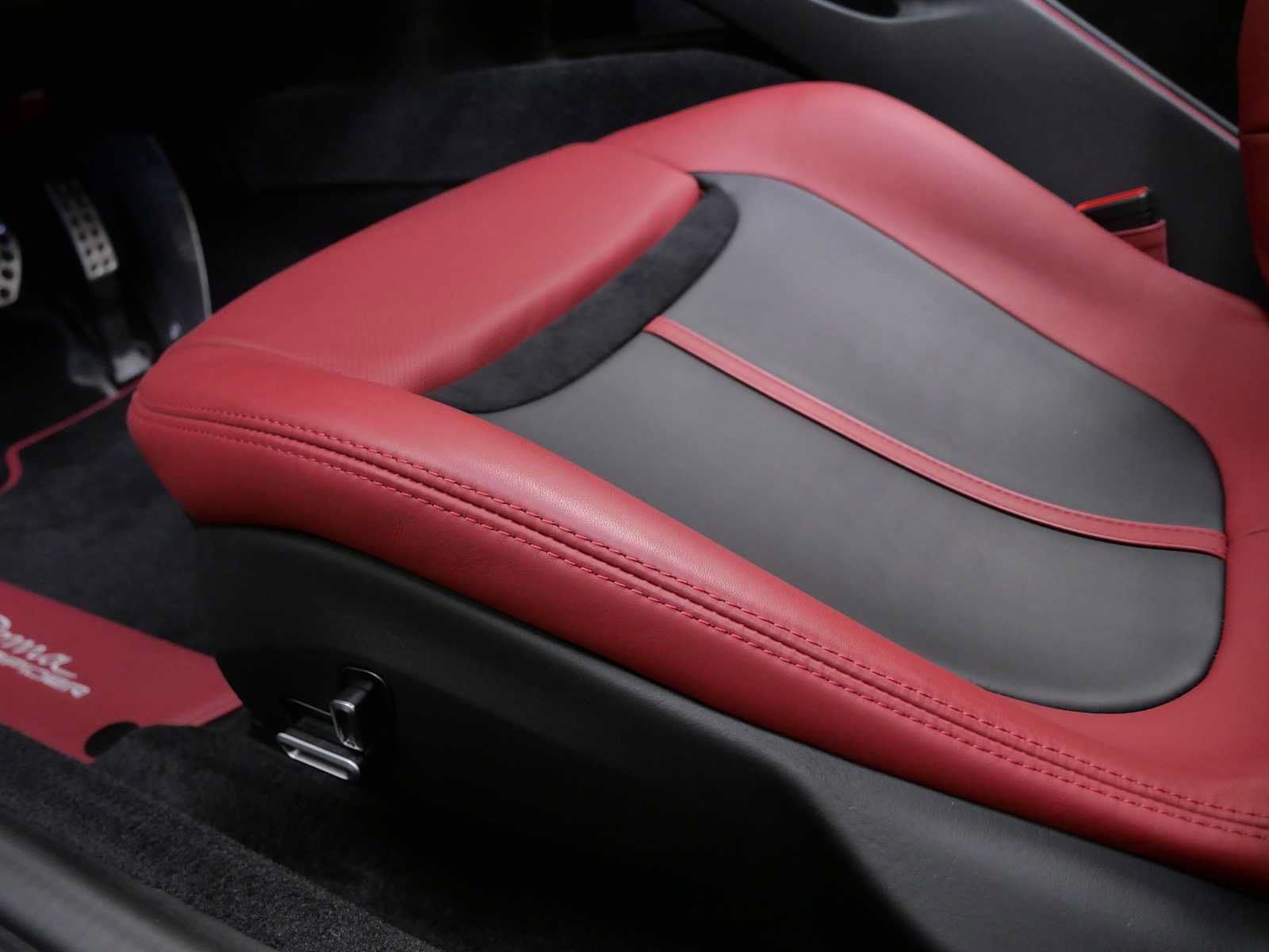Certified 2025 Ferrari Roma Spider RWD image 22