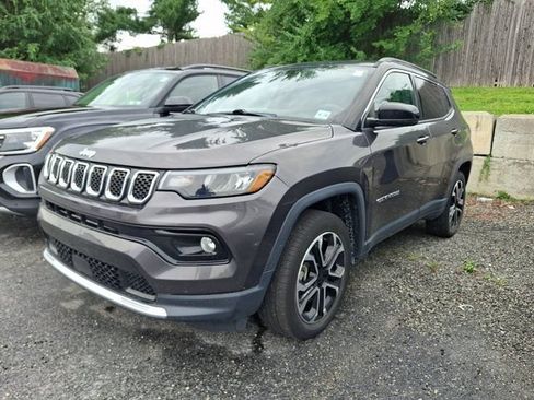 Used 2023 Jeep Compass Limited w/ Sun and Sound Group AWD/4WD image 3
