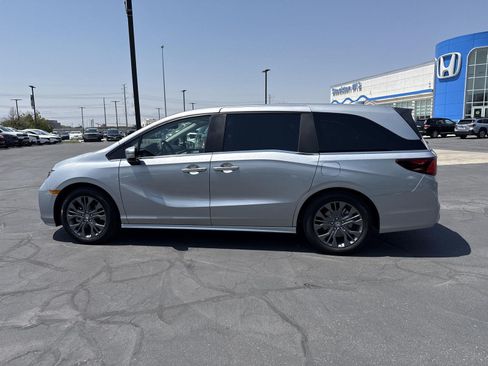 Certified 2026 Honda Odyssey Touring image 5