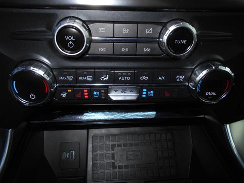 Used 2021 Ford F150 Platinum w/ Max Trailer Tow Package image 15