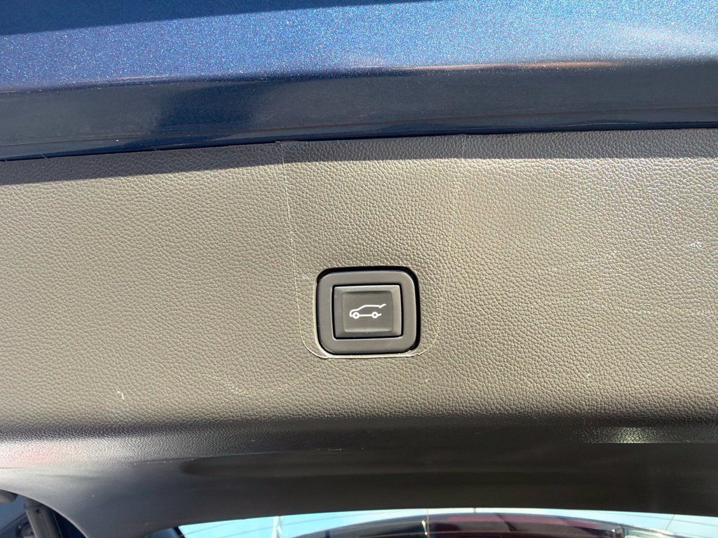 Used 2023 Chevrolet Traverse LT FWD image 15