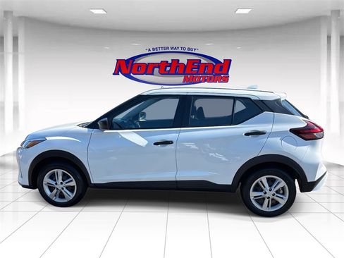 Used 2022 Nissan Kicks S image 6