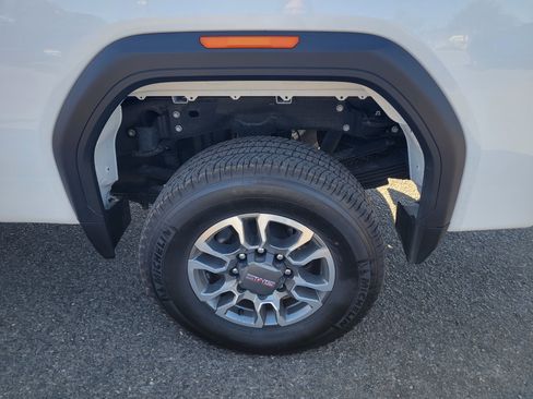 Used 2024 GMC Sierra 3500 SLE w/ SLE Convenience Package image 10