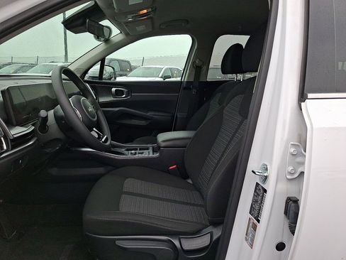 Certified 2025 Kia Sorento LX FWD image 15