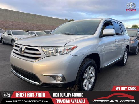 Used 2012 Toyota Highlander V6 w/ Tech Pkg FWD image 1