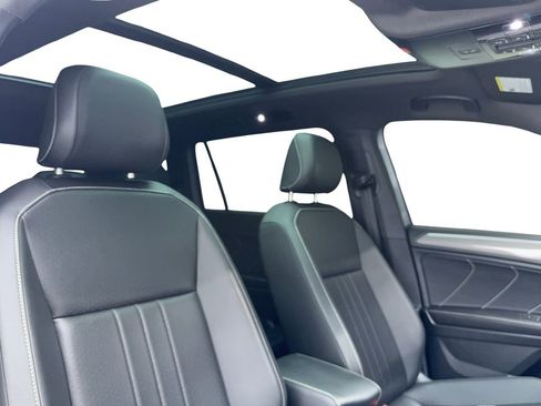 Used 2024 Volkswagen Tiguan SE R-Line image 46