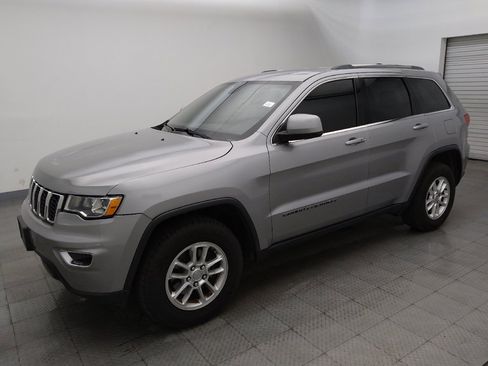 Used 2018 Jeep Grand Cherokee Laredo AWD/4WD image 2