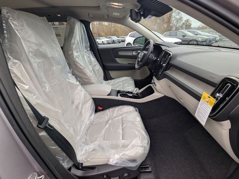 New 2026 Volvo XC40 B5 Ultra w/ Protection Package Premier image 22