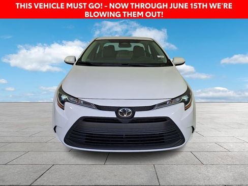 Used 2025 Toyota Corolla LE w/ Convenience Package FWD image 3