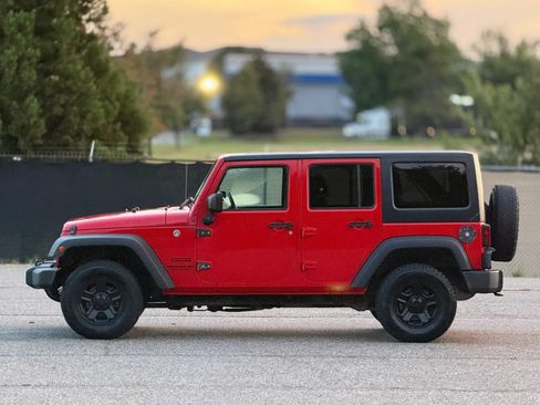 Used 2017 Jeep Wrangler Unlimited Sport w/ Connectivity Group AWD/4WD image 8