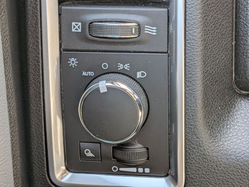 Used 2024 RAM 1500 Classic SLT AWD/4WD image 17