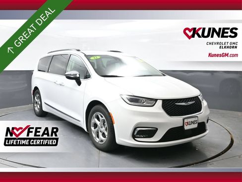 Used 2023 Chrysler Pacifica Limited FWD image 1