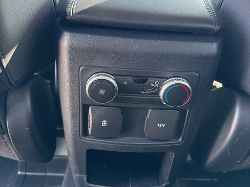 Used 2021 Ford Explorer XLT image 12