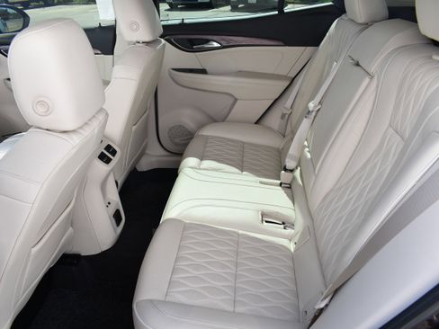 Used 2021 Buick Envision Avenir image 24