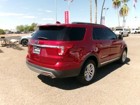 Used 2017 Ford Explorer XLT w/ Equipment Group 201A FWD image 5